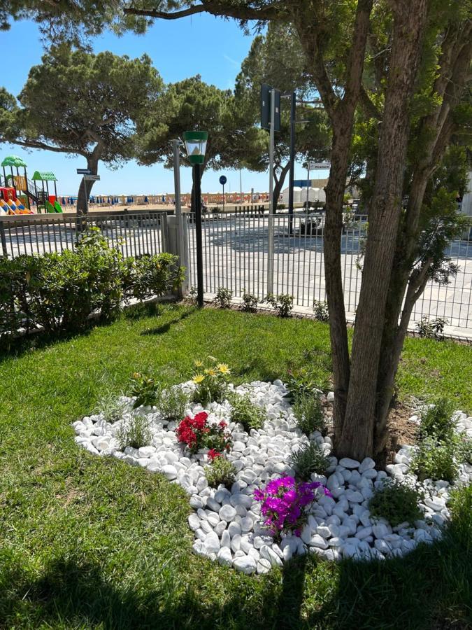 Hotel Villa Franca Lignano Sabbiadoro Dış mekan fotoğraf